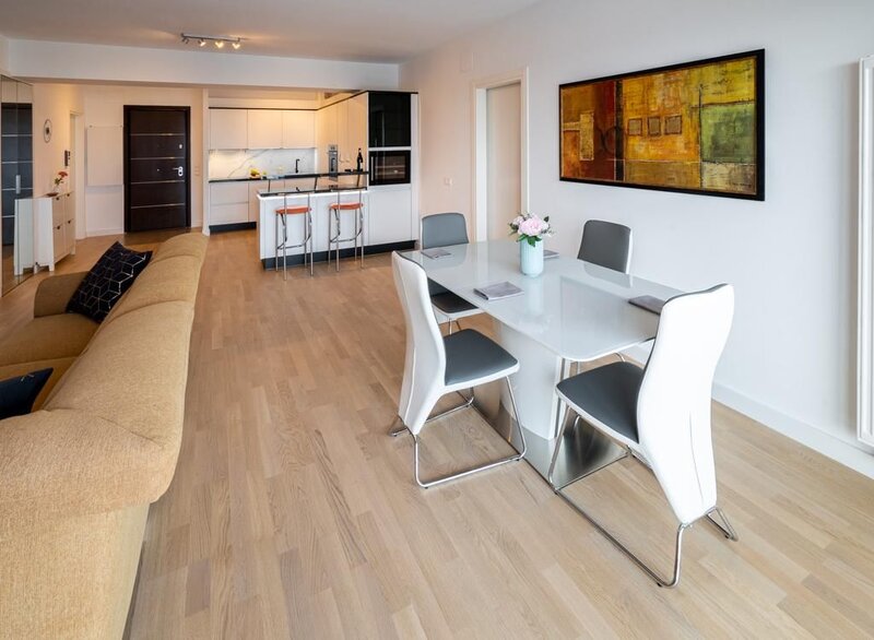 2018  Upgrounds, 2 camere 92mp, 2 Bai, Centrala, Loc Parcare Subteran