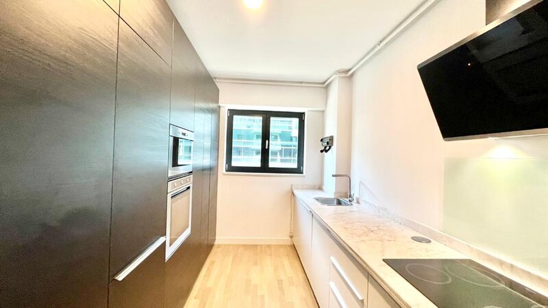 2018 Upgrounds, 3 camere 106mp, 3 Bai, Centrala, 2 Locuri Parcare Subteran